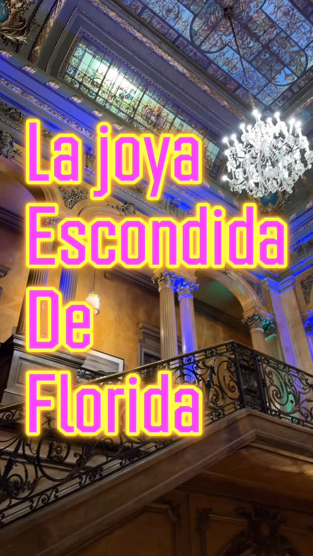 Carolina Mendoza, Casa República