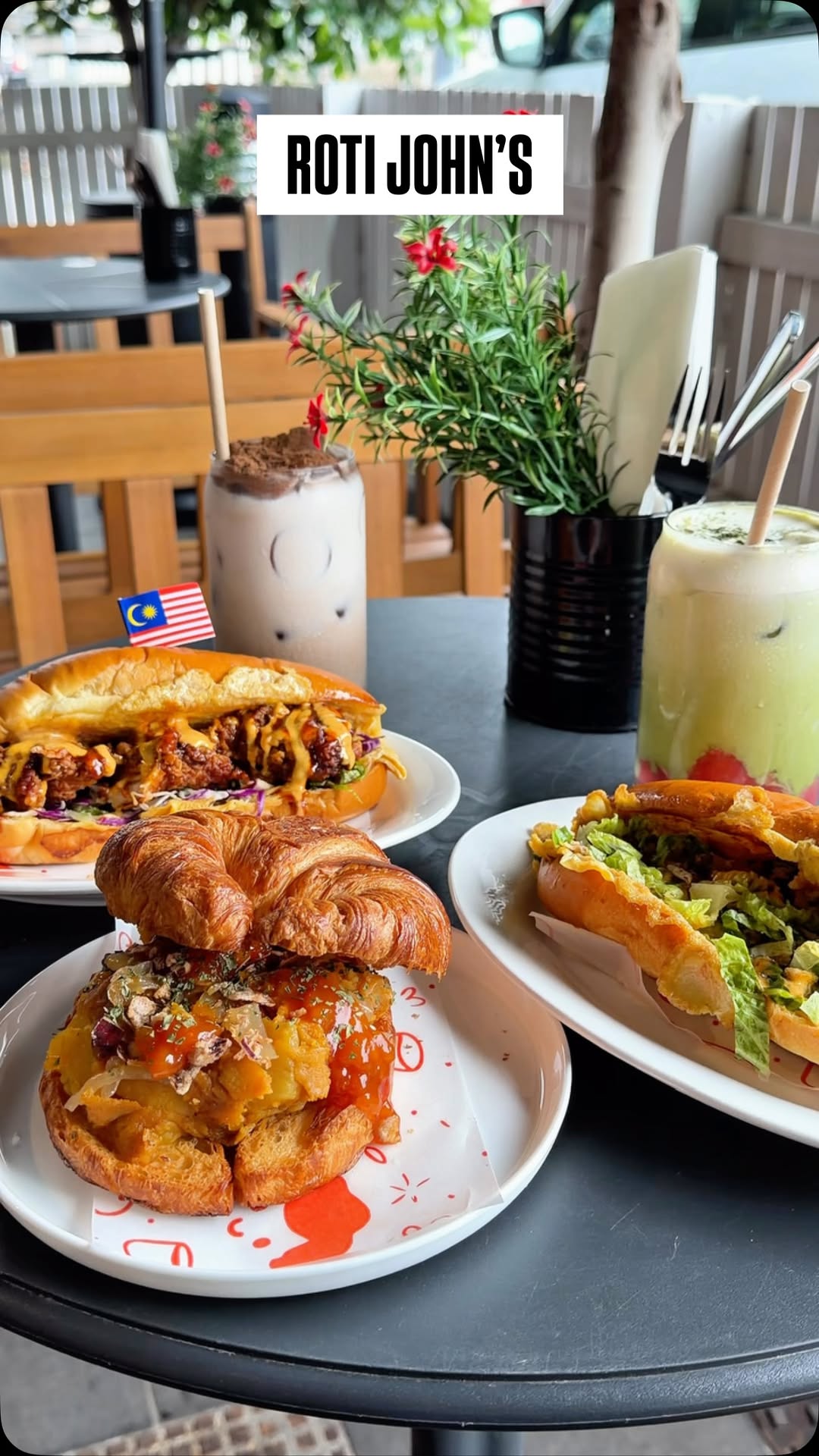 STEPH • GIRL ABOUT MELBOURNE | Food, Travel & Lifestyle Blogger, Roti John's - Kuih & Kopi