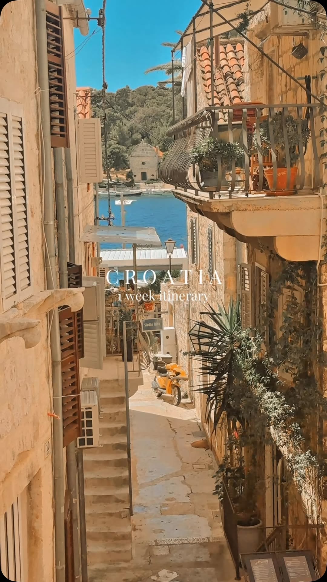 Rosie | UK travel content creator, Šibenik