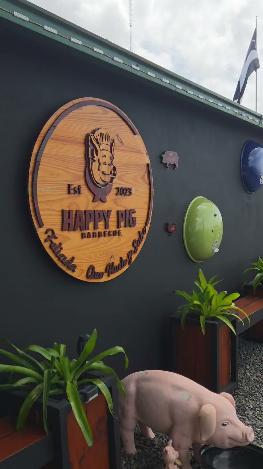Happy Pig Barbecue, Hacienda Guatibirí