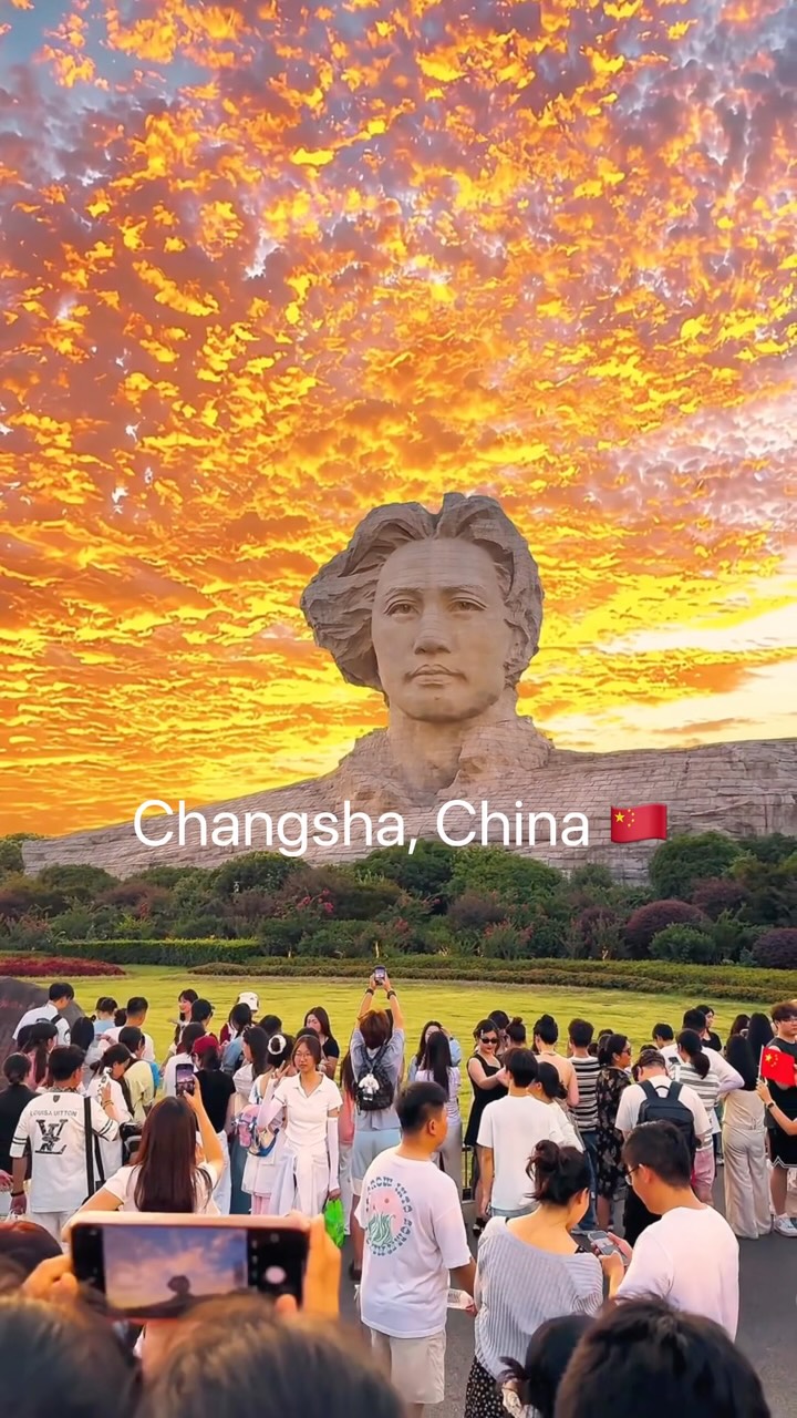 Fateme So, Young Mao Zedong statue