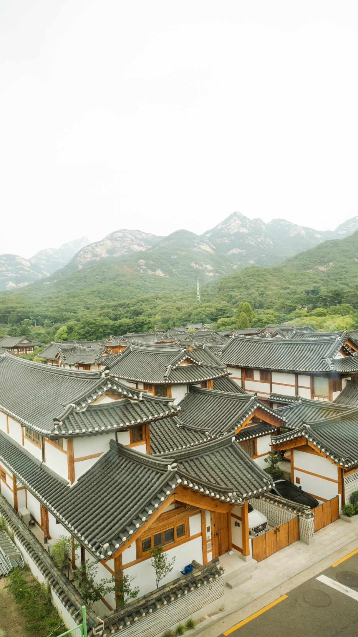 Orty Flores, Eunpyeong Hanok Village