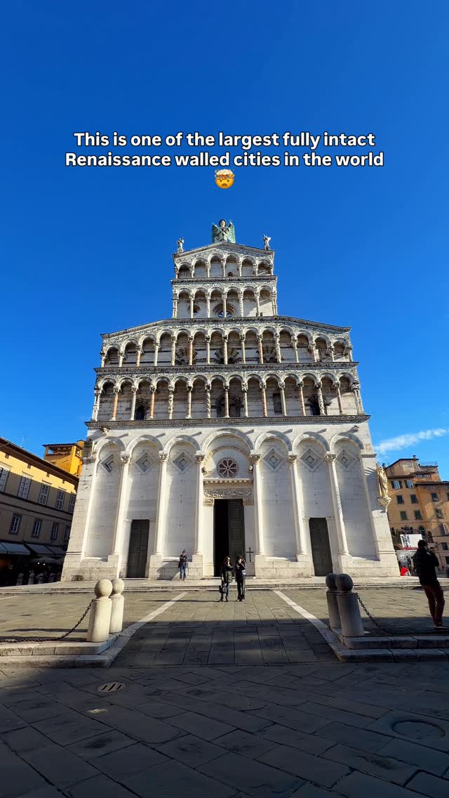 𝐃𝐫𝐢𝐬𝐡𝐭𝐢 | Road Trips & Unique Places, Piazza dell'Anfiteatro