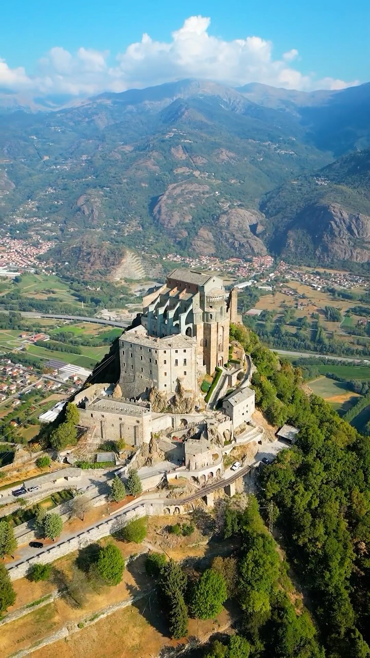 Kenneth Albert📍Barcelona, Sacra of Saint Michele