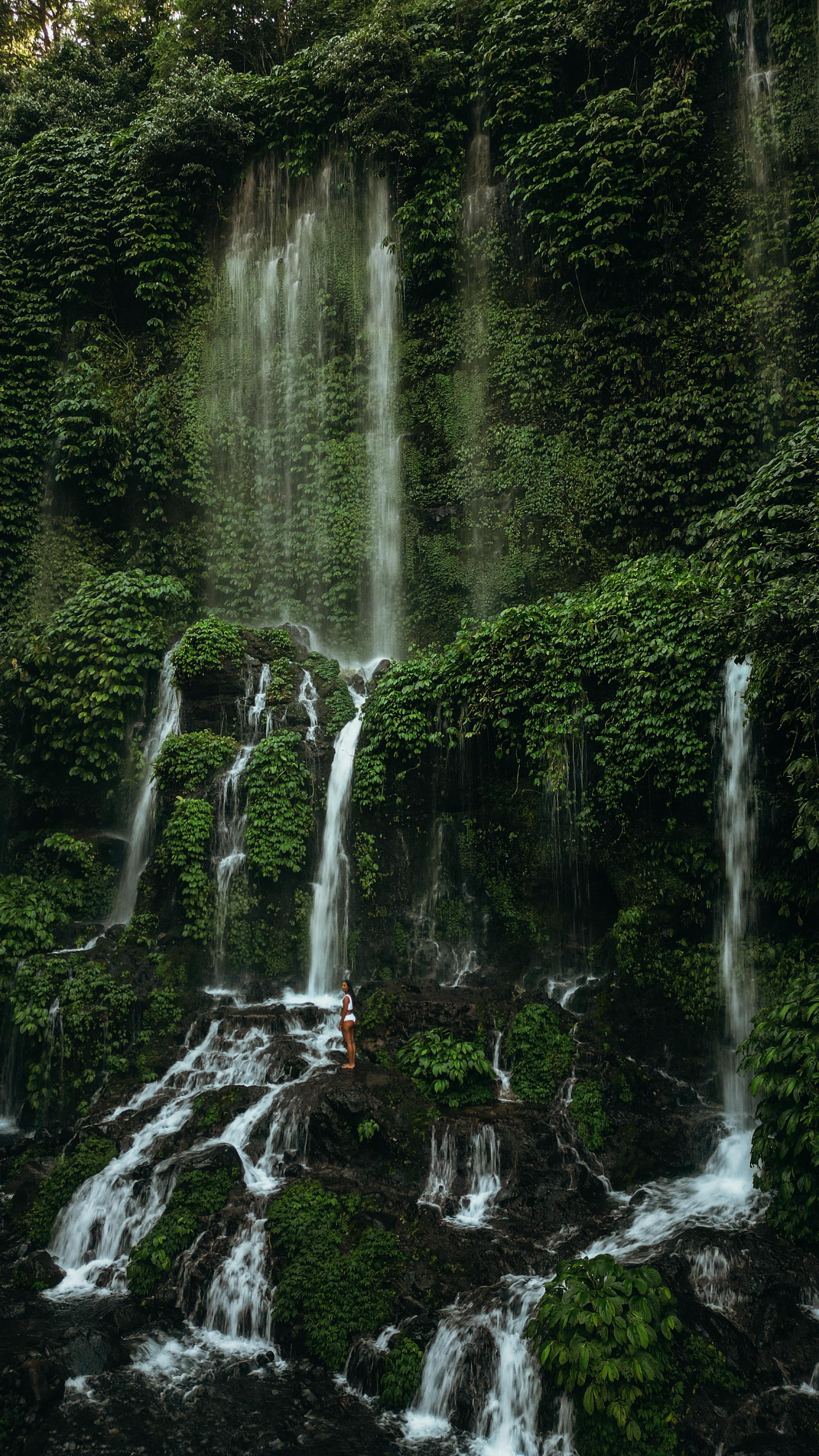 Bárbara & Diogo • Travel creators, Sendang Gile Waterfall