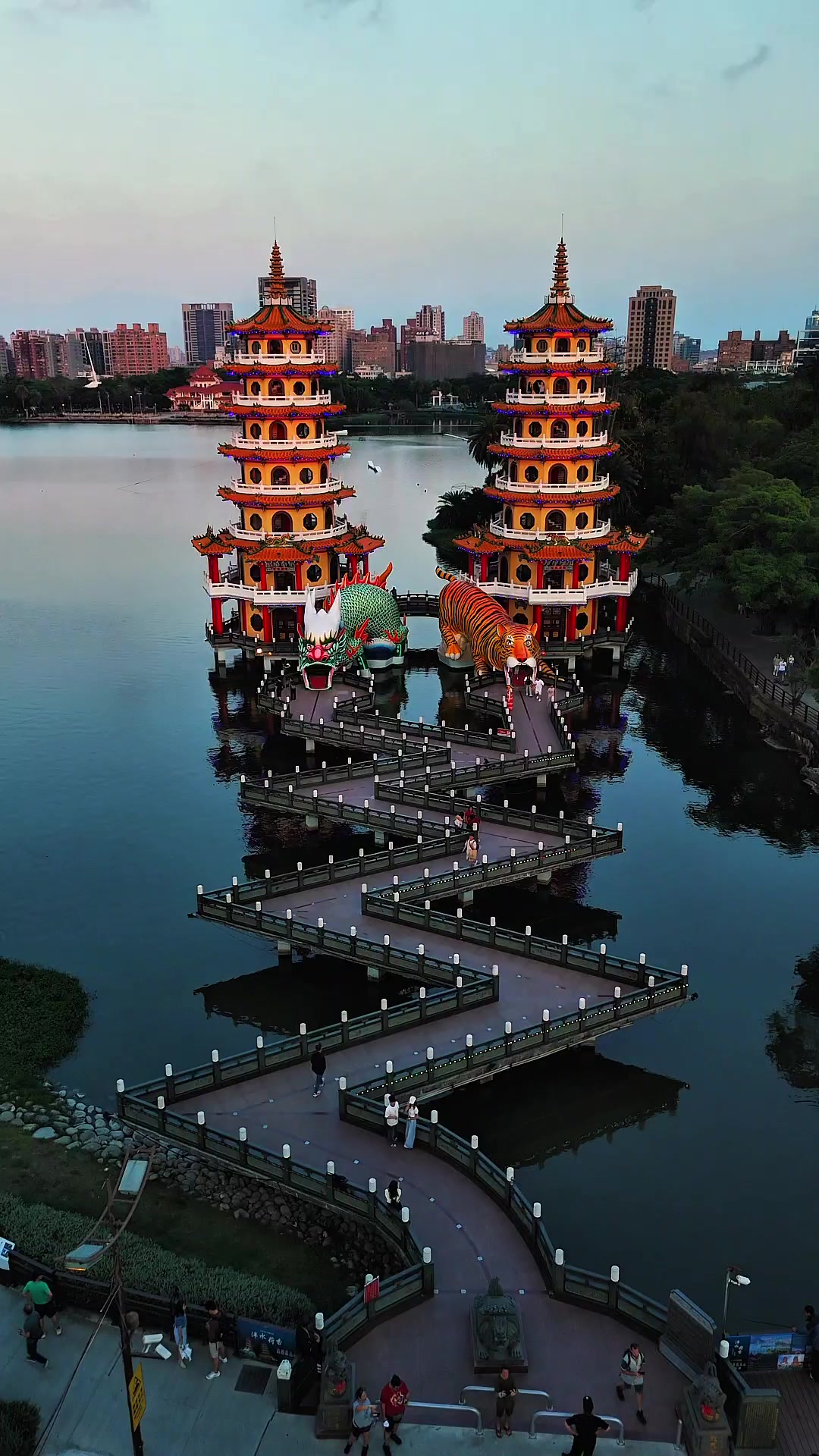 Gino, Lotus Pond