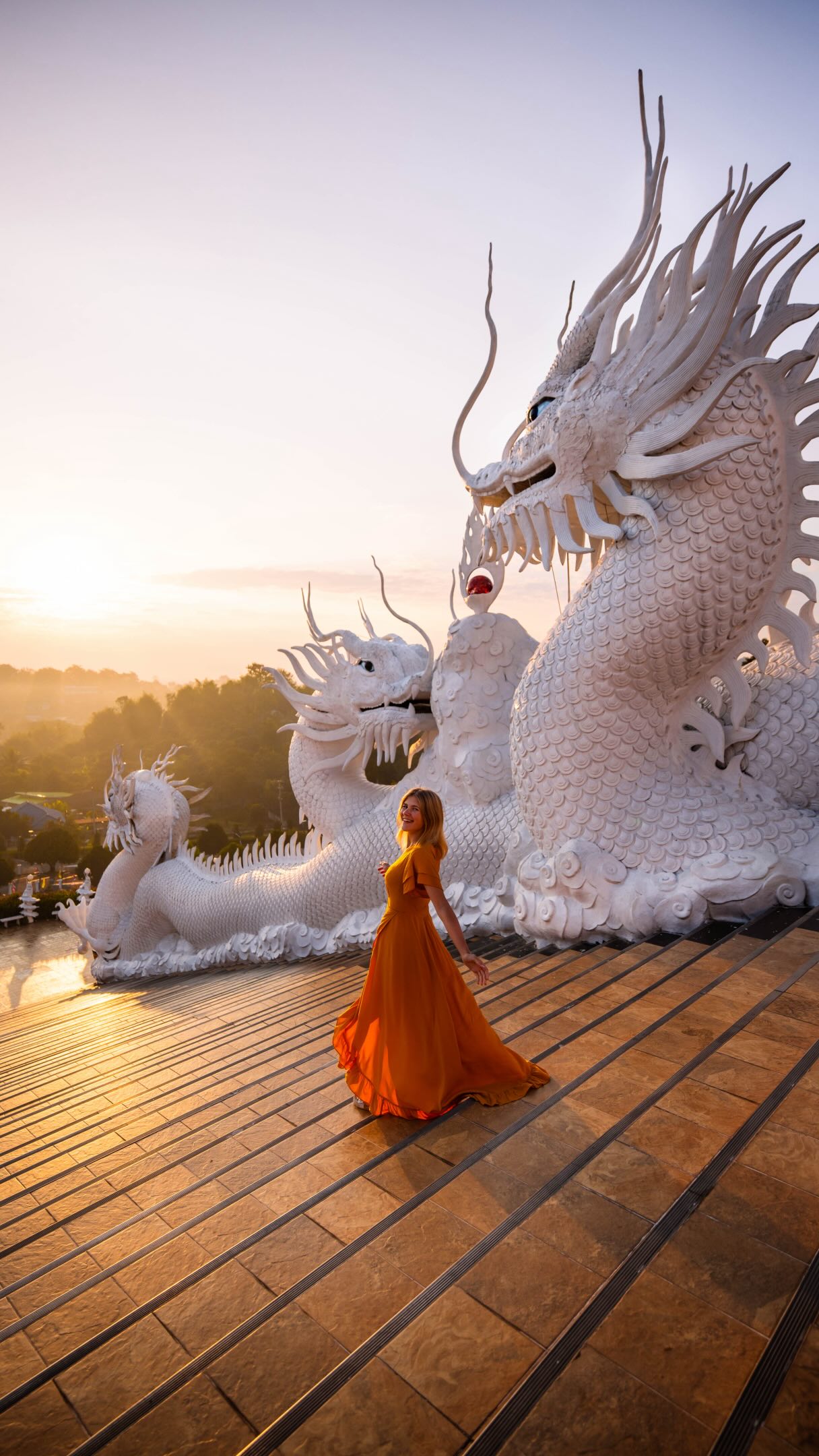 Ellinor 🇸🇪 Nature travel | Adventure travel creator, Wat Rong Khun - White Temple