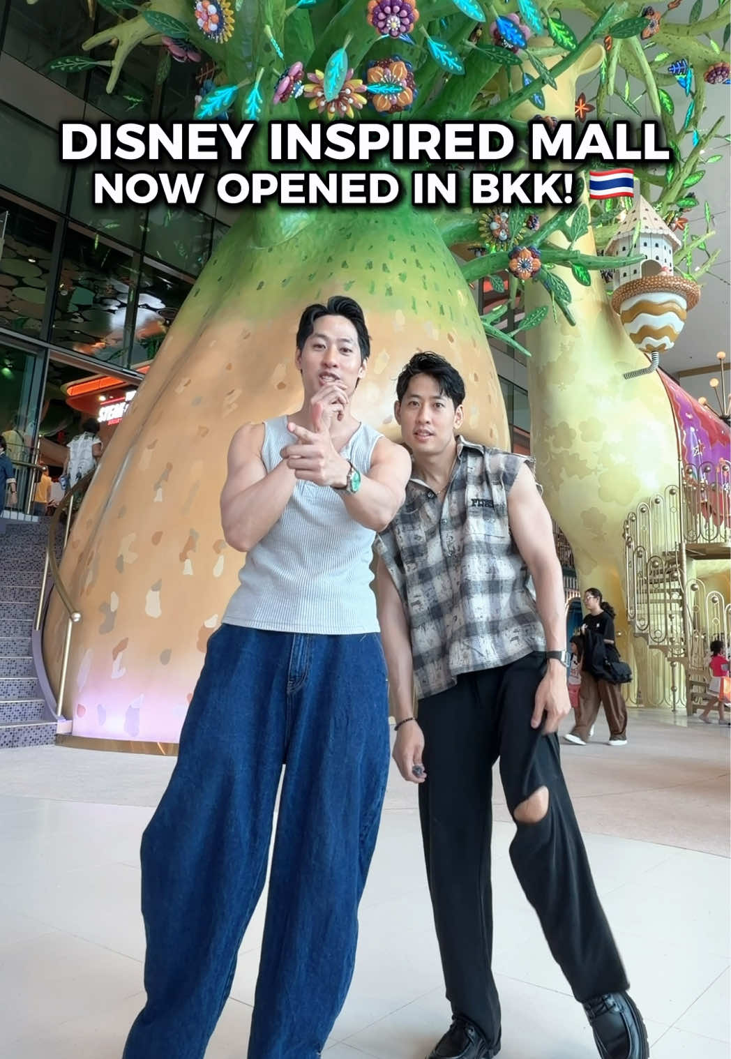 The Siu Twinz, centralwOrld