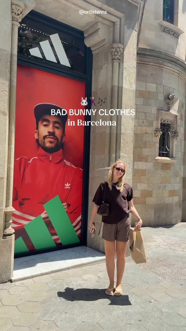 ORDA TWINS | travel content creators, Passeig de Gràcia