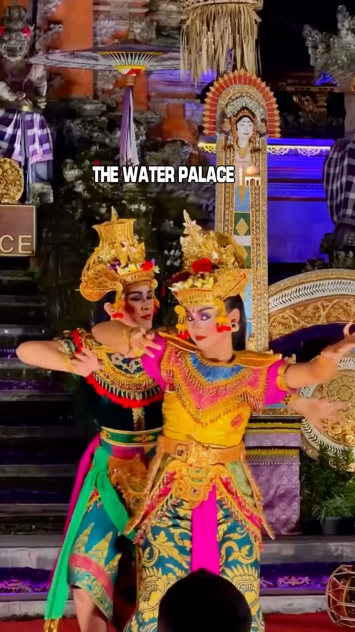 Will Daniels & Ruby Hammond | Full Time Van Life 🚐, Pura Taman Kemuda Saraswati