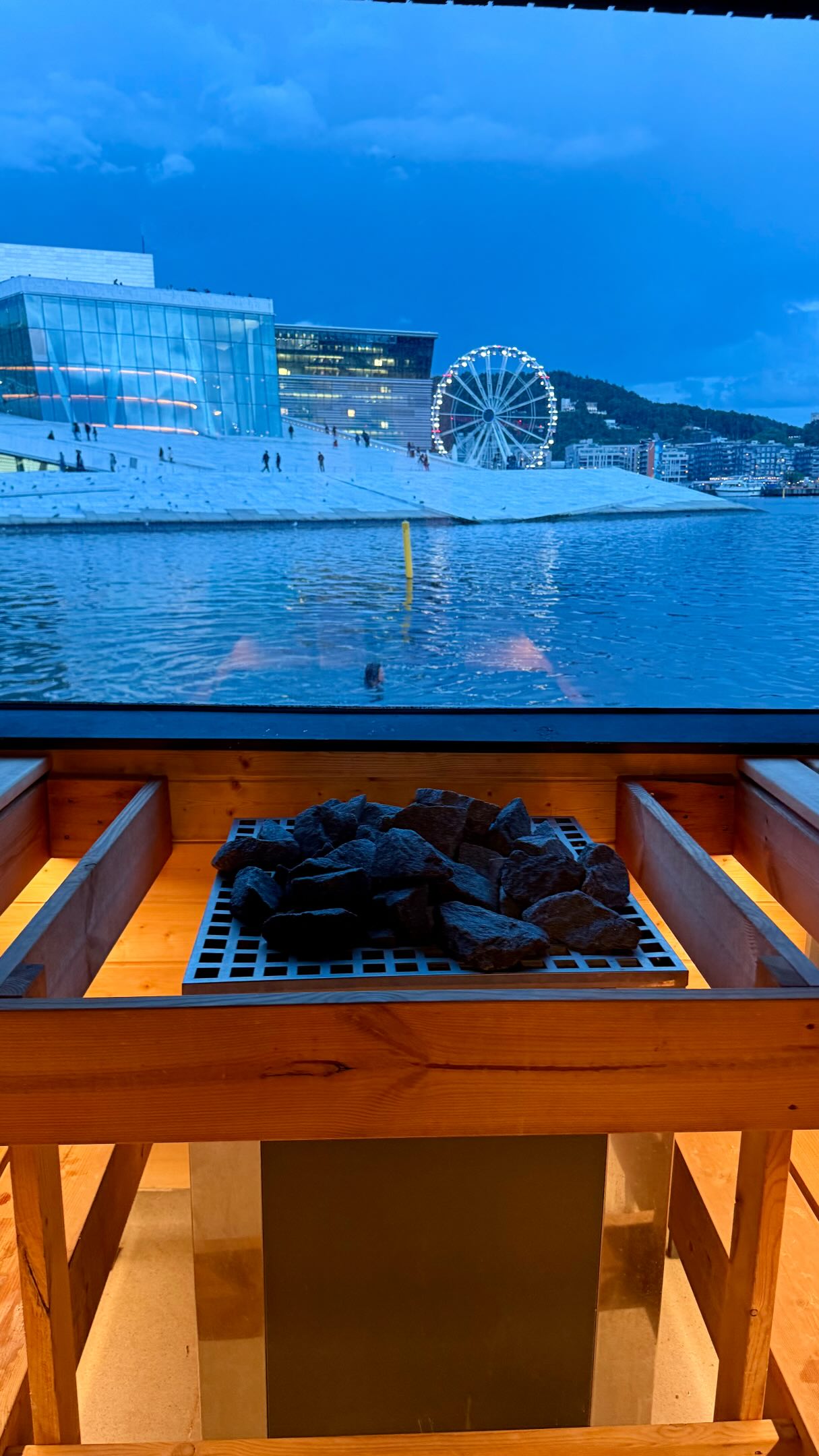 Mallika  | Hiking & Backpacking to stunning locations, Oslo Opera House