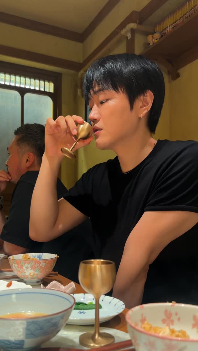 GA NYO 가뇨, The Old Bar