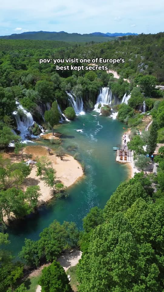 Facebook, Kravica Waterfall