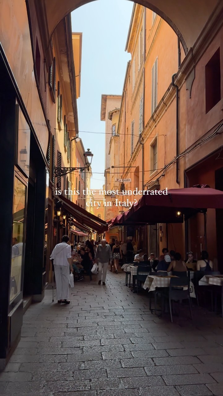 Chiara | Italy & Europe travel creator, Piazza Maggiore