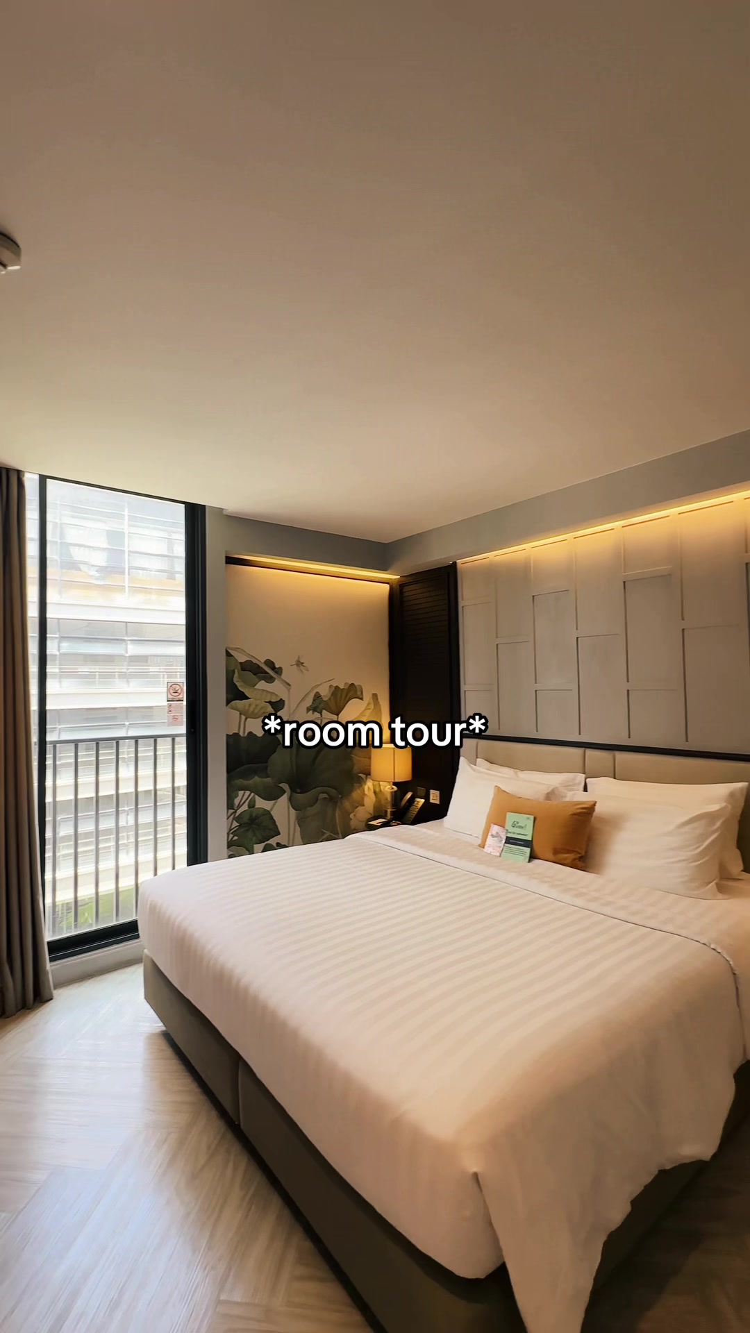 Mark Glenn, The Quarter Phloen Chit by UHG