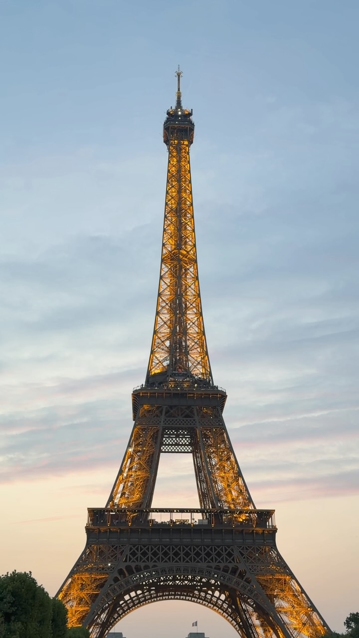 𝑲𝒆𝒏𝒛𝒂‘𝒔 𝑻𝒓𝒂𝒗𝒆𝒍𝒔 ✈️, Eiffel Tower