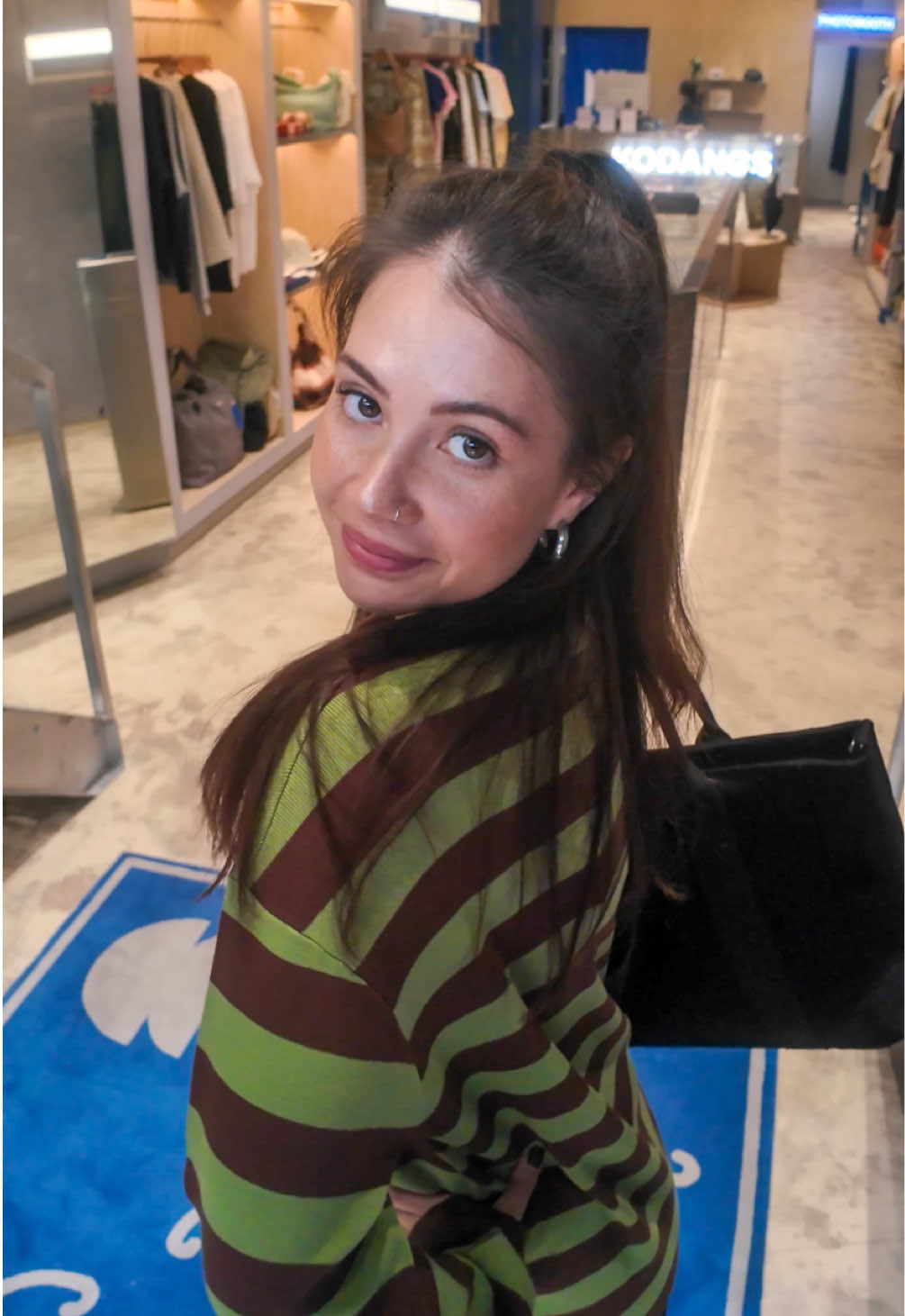 Nina นีน่า, Song Wat Road