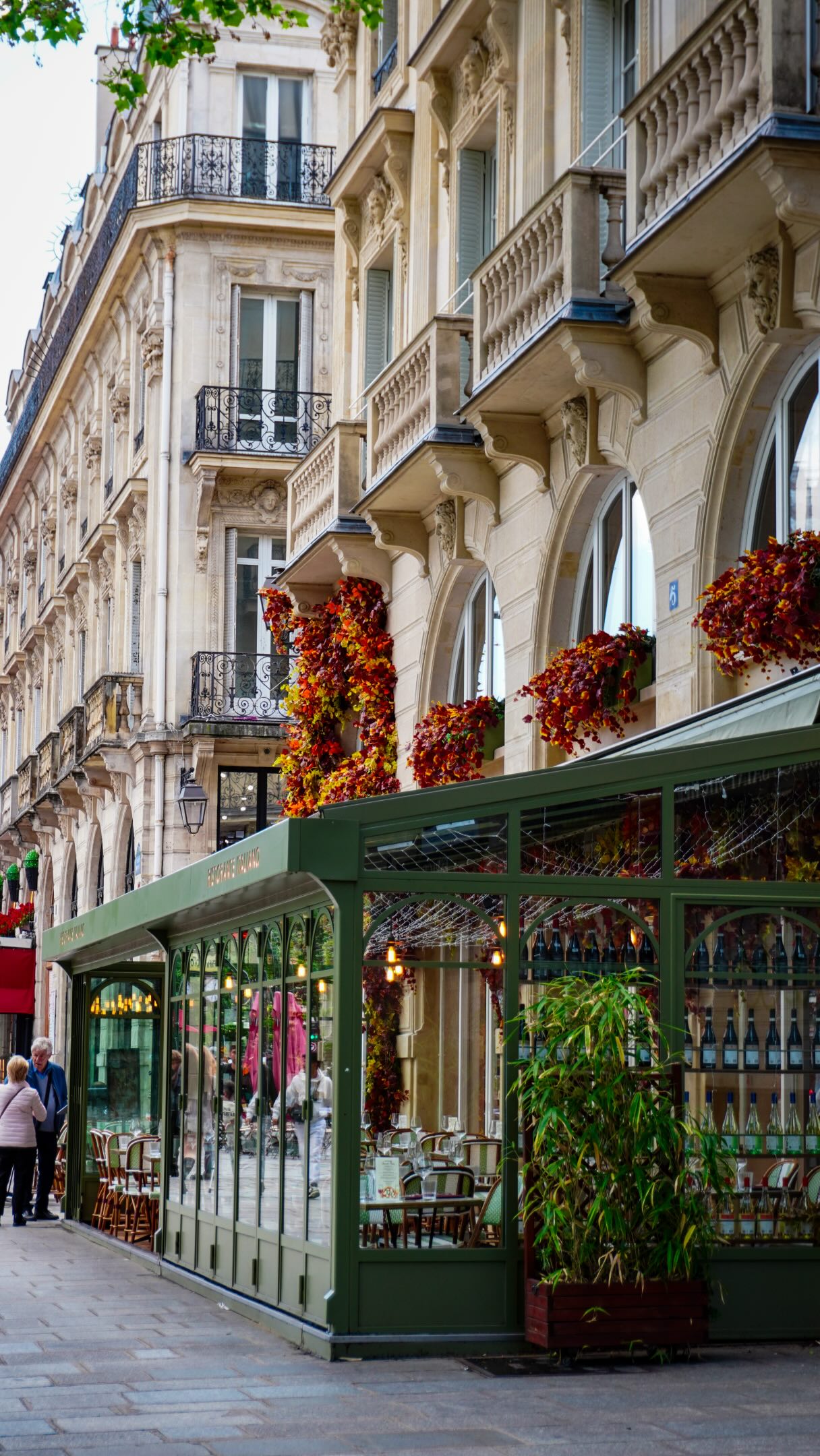 Ritika • Luxury Travel & Lifestyle • Toronto, Colonnes de Buren/Les Deux Plateaux