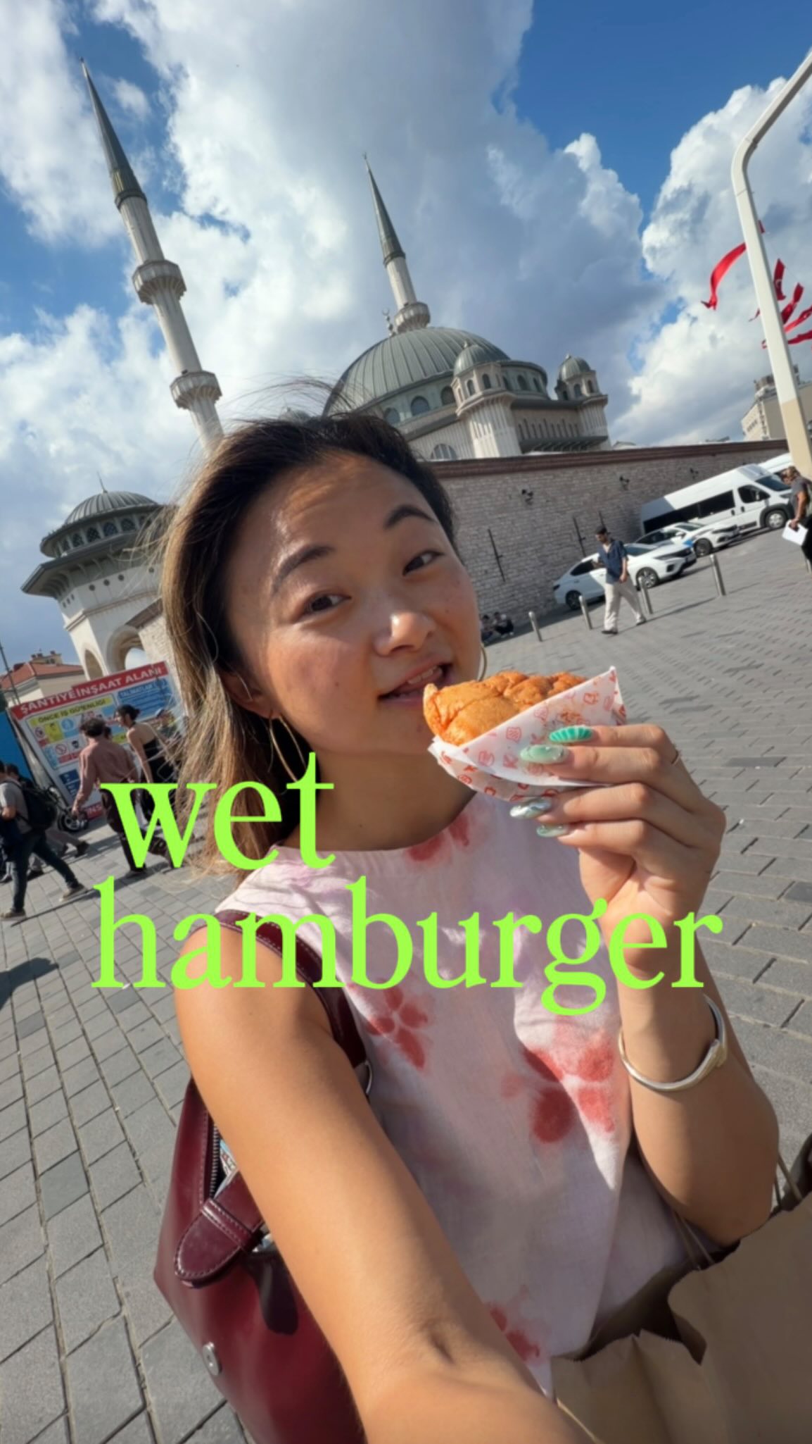 Liz Miu 苗可玉 🍐, Taksim Square