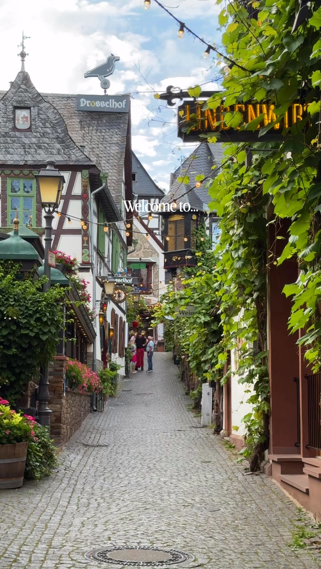 Isabella Sommer | Adventure Travel Creator, Brömserburg